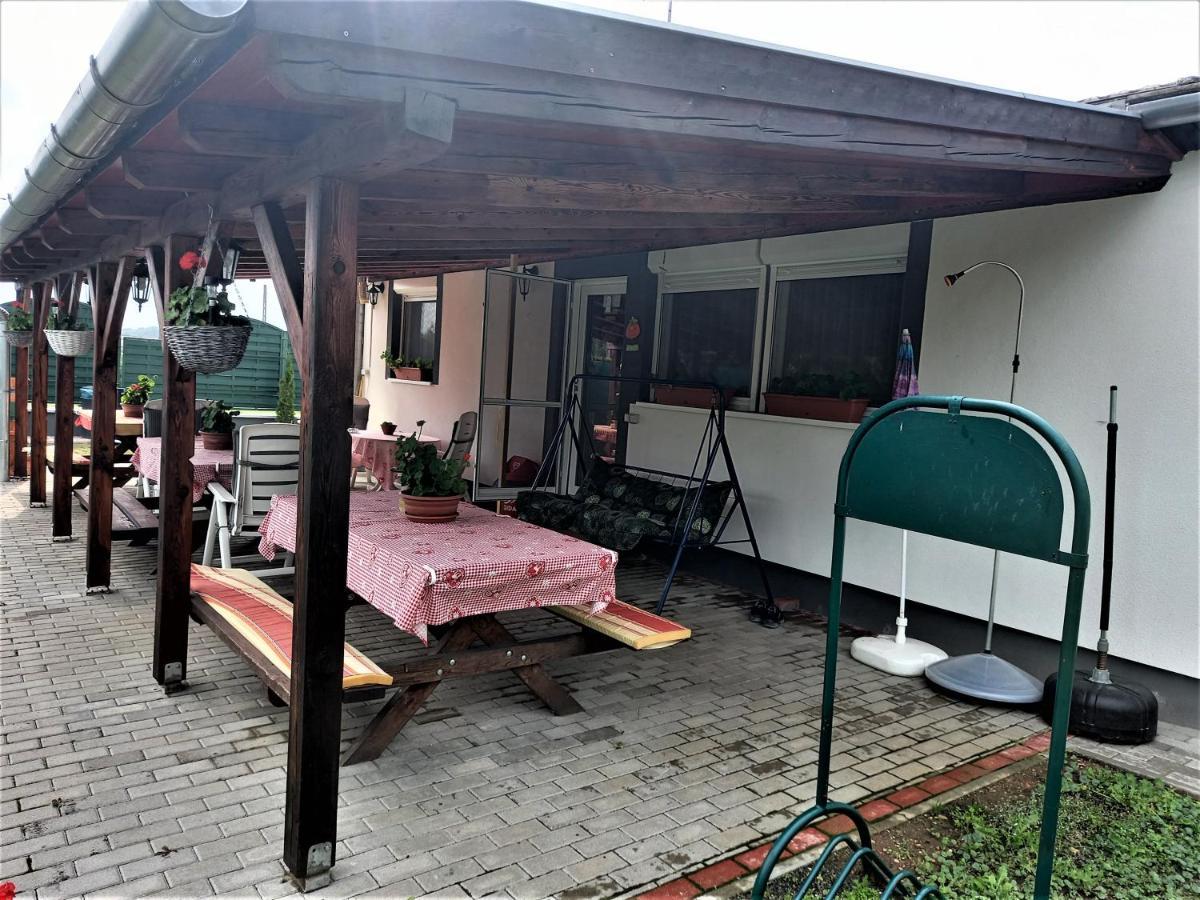 Jucus Vendeghaz Hotel Zalahalap Ngoại thất bức ảnh